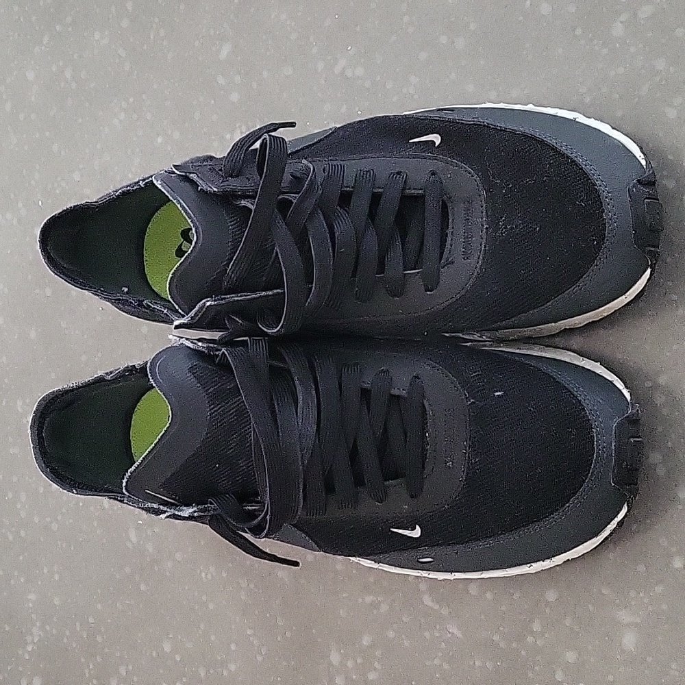 Nike - Picture 4 of 4